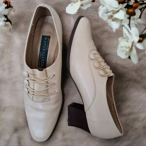 Vintage Naturalizer ivory lust heel shoes size 7.5 Made in Canada retro shoes